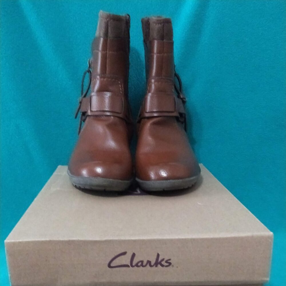 NIB NWT Clarks Riddle Avant Tan boots size 8